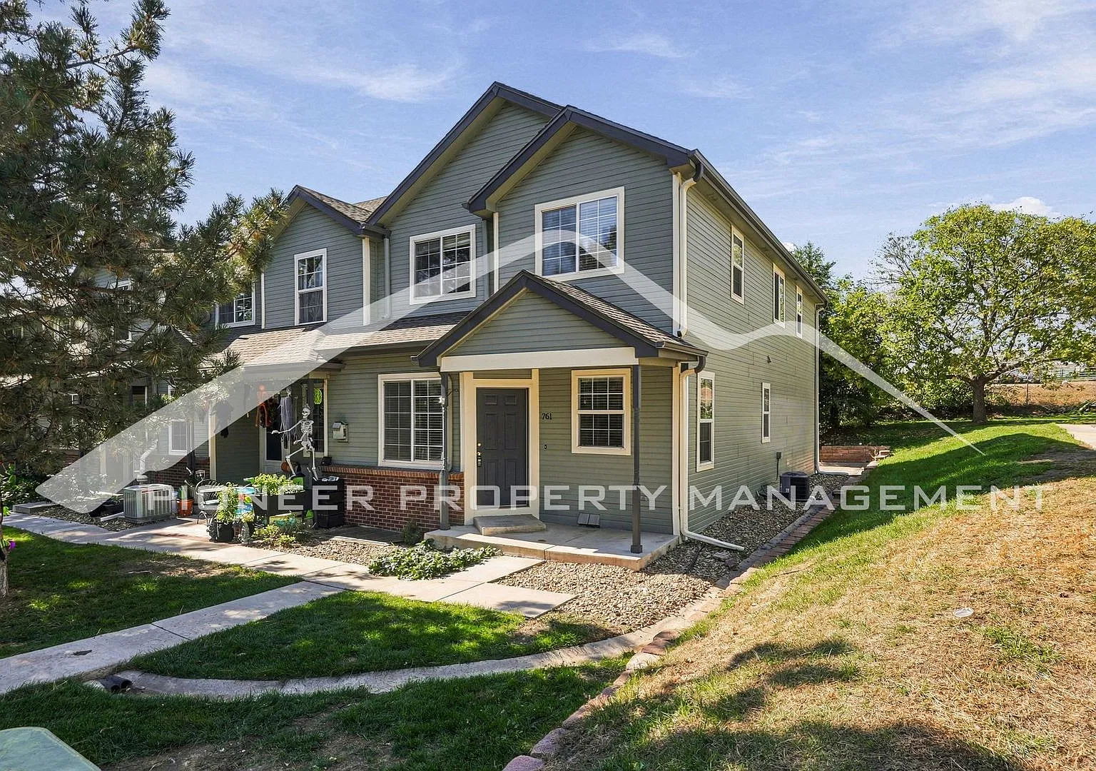 Spacious Townhouse with Gas Fireplace and 2-Car Garage! — Photo 1