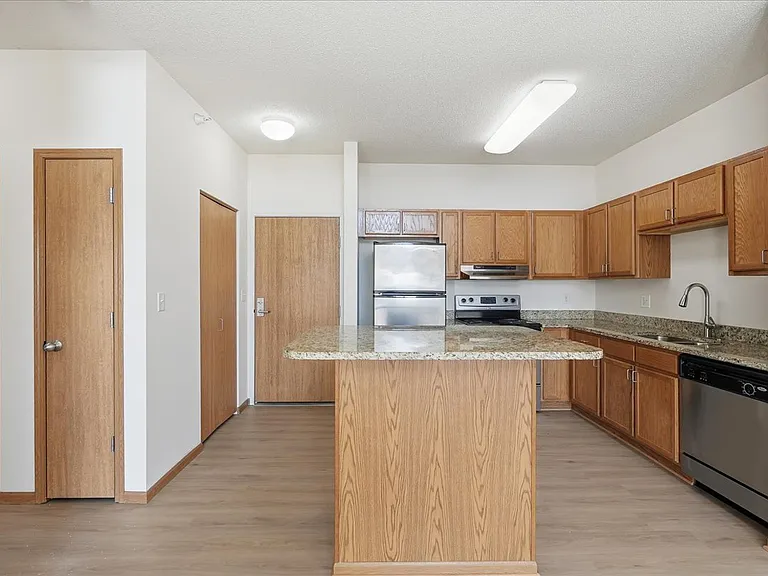 Crown Villa Apartments — Photo 29
