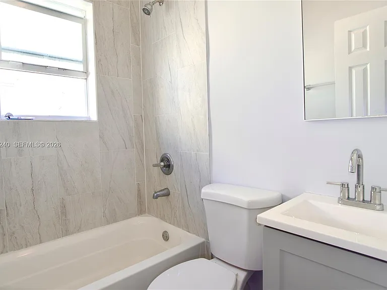 1142 SW 4th St #17 — Photo 15