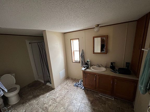 2nd image of 123 Oriole St