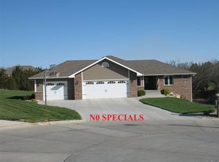 708 Loma Ridge Cir, Manhattan, KS 66503