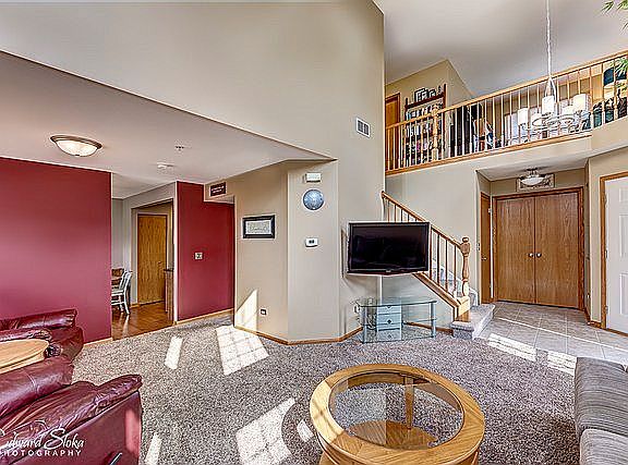 4th image of 623 Blue Springs Dr