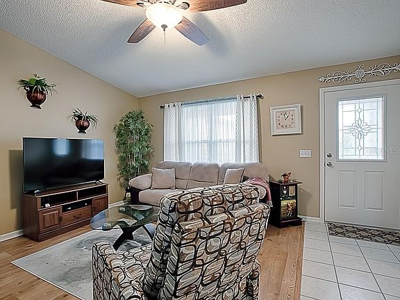 3rd image of 2587 Privada Dr