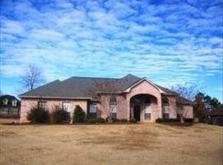 104 Iris Ln, Starkville, MS 39759