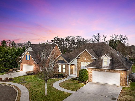 2nd image of 5605 Cypress Tree Ln