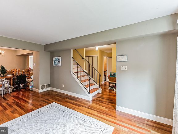 4th image of 1643 Farnham Ln