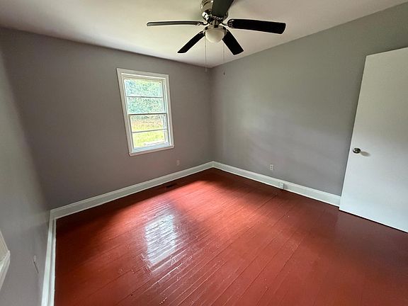 3rd image of 166 Buckingham Ave