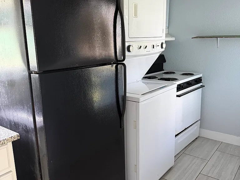 1011 62nd St #B — Photo 4