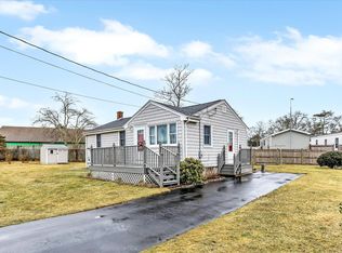 8 Arrowhead Dr, Buzzards Bay, MA 02532