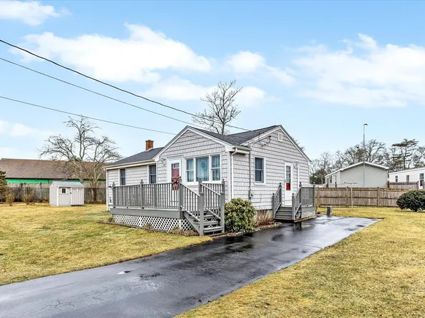 8 Arrowhead Drive, Buzzards Bay, MA 02532