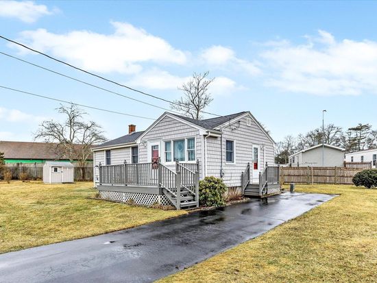 8 Arrowhead Drive, Buzzards Bay, MA 02532