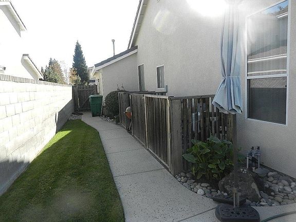 3rd image of 3927 Oak Shores Dr