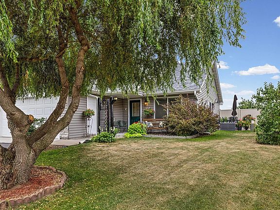 2nd image of 19 Meadowlark Dr