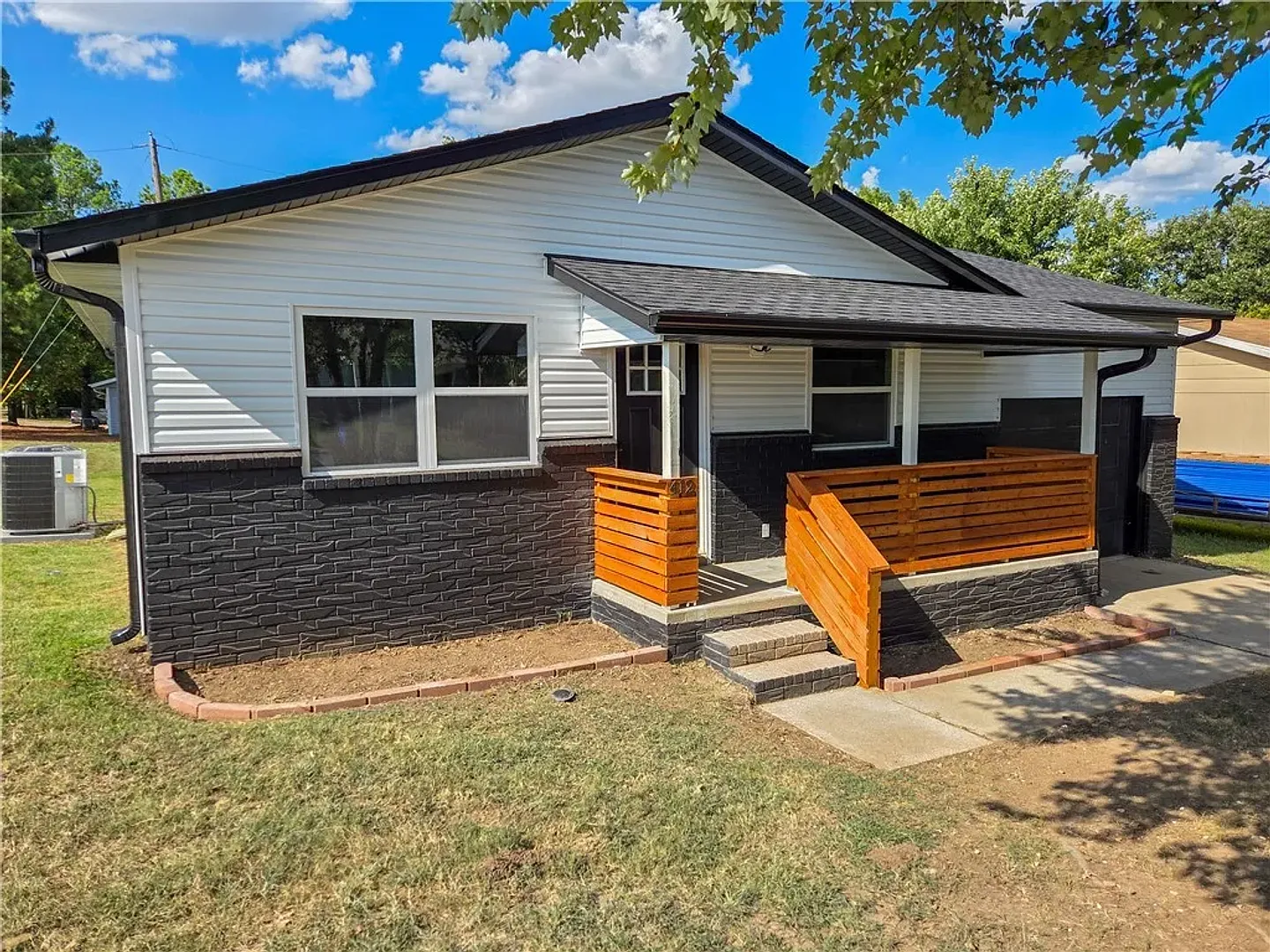 Completely Remodeled 3-Bedroom, 1.5-Bathroom Fayetteville Home with 1x Car Garage and Fully Fence... — Photo 2