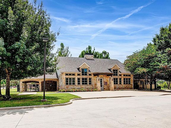 5th image of 604 Creekside Dr