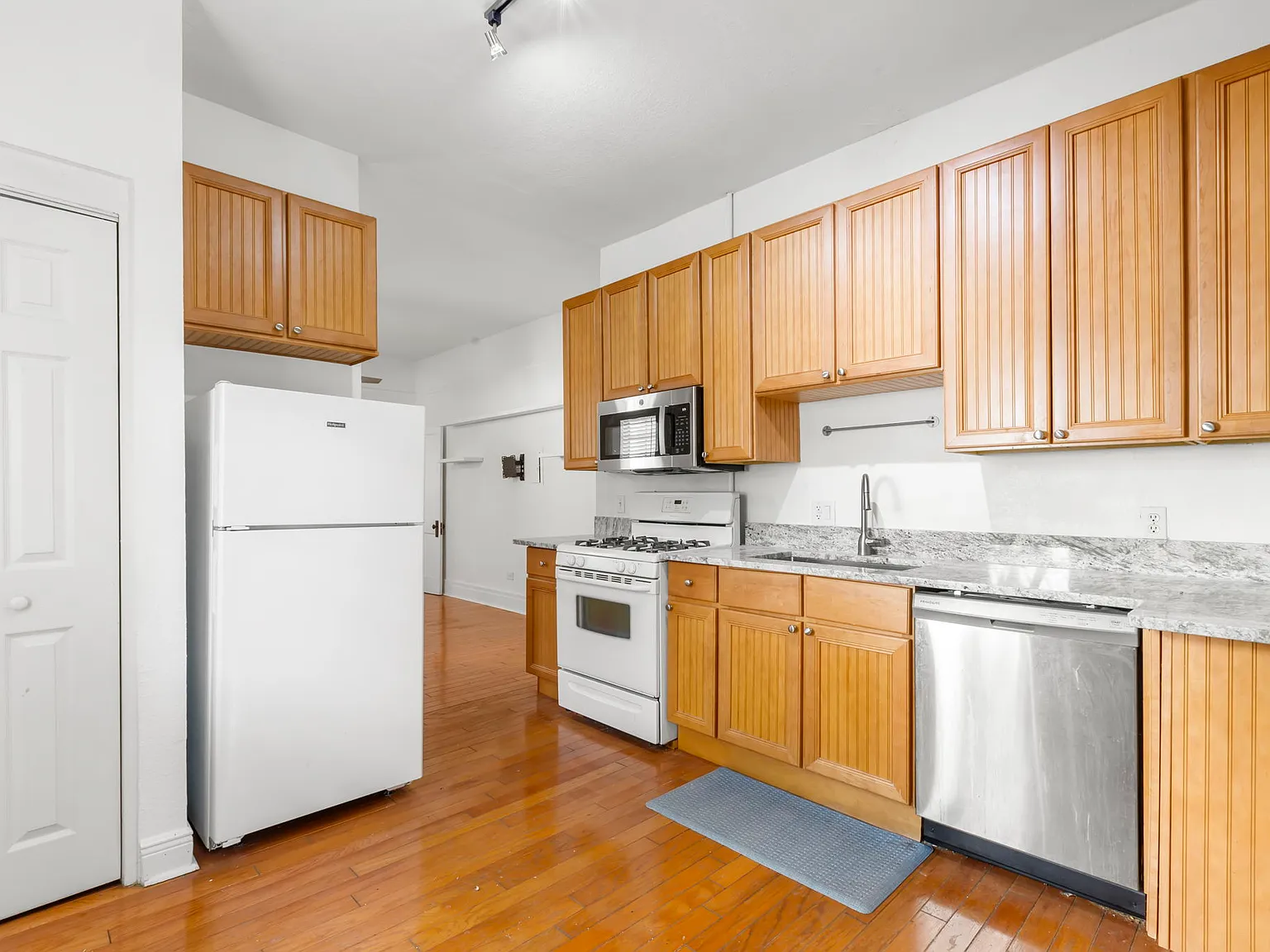 2 bed, 960 sqft, $2,800 — Photo 4