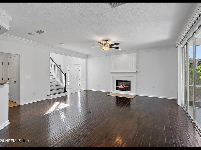 11187 Castlemain Cir W — Photo 19