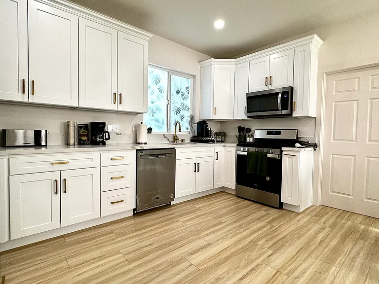 2814 Birch St — Photo 7