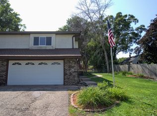 643 Farrell St N, Maplewood, MN 55119