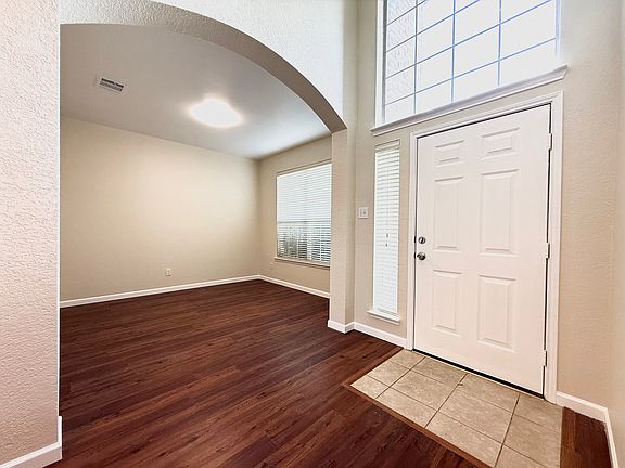 2nd image of 1534 Broadmoor Dr