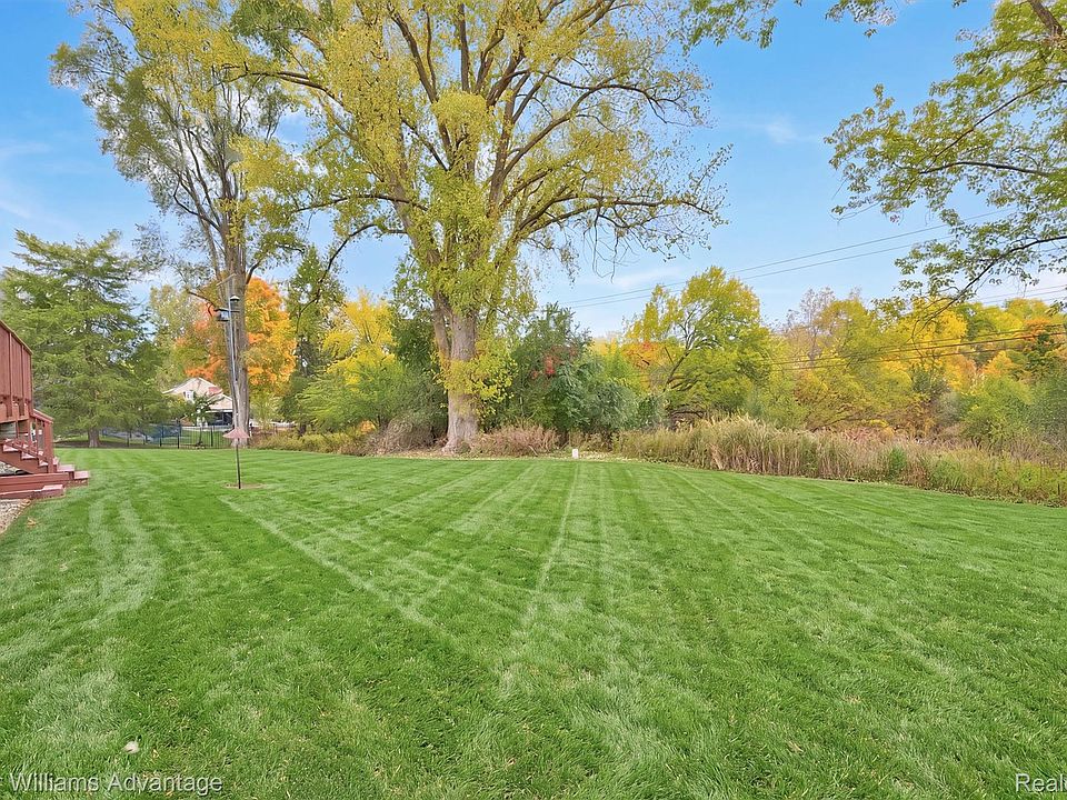 19450 Beck Rd, photo 3