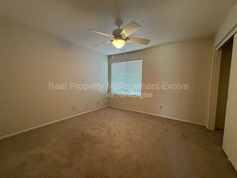 4849 E Lake Point Cir — Photo 18