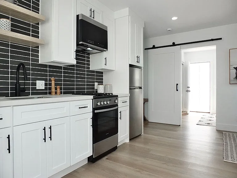 5972 Coke Ave — Photo 8