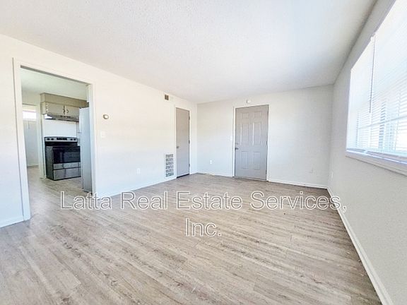 3rd image of 402 W 31st St Unit 102B