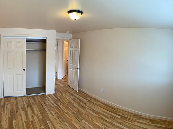 4th image of 1012 N Clover Dr