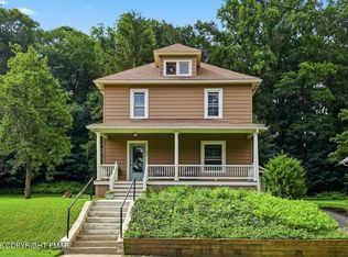 63 Oak St, Delaware Water Gap, PA 18327