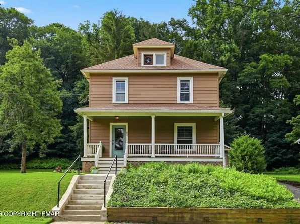 63 Oak St, Delaware Water Gap, PA 18327