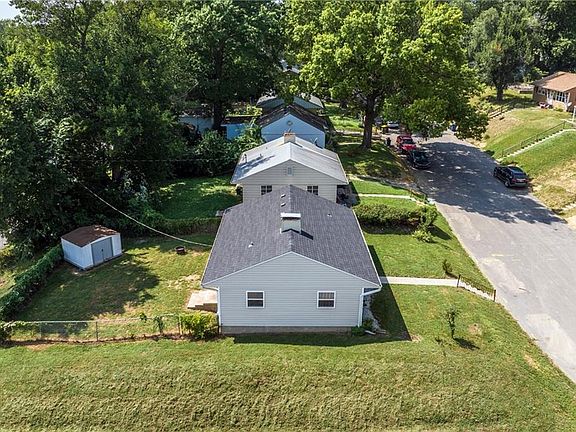 3rd image of 3148 Hawthorne Dr