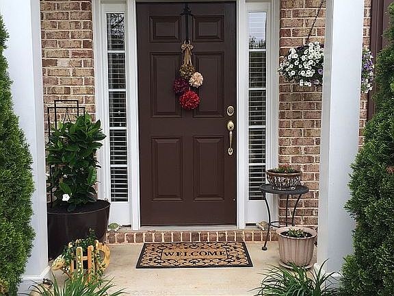3rd image of 405 Holly Brook Ln