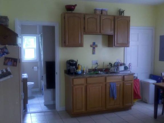 4th image of 41 Woodbine St
