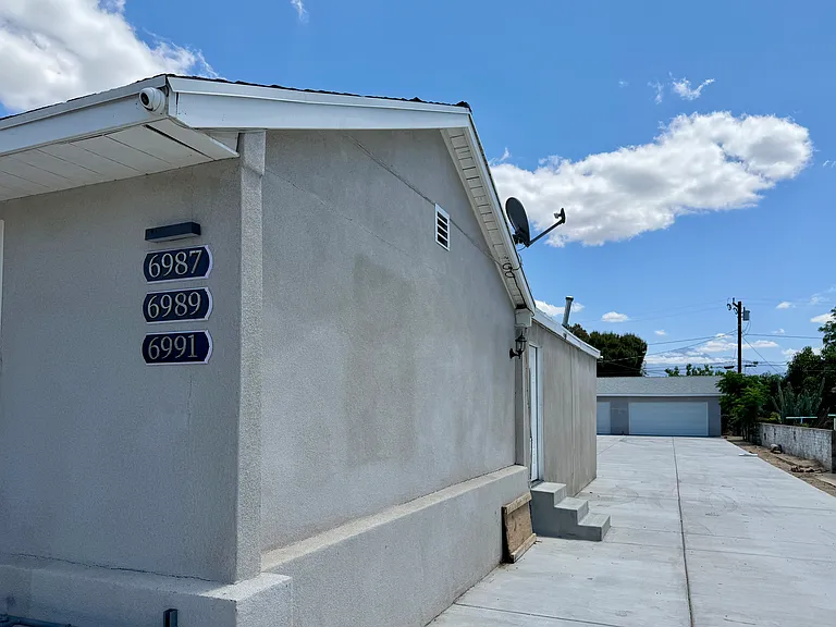6989 Del Rosa Ave — Photo 14