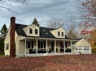 23 W Circle Dr, Falmouth, ME 04105