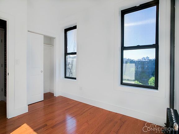 3rd image of 700 E 9th St APT 17