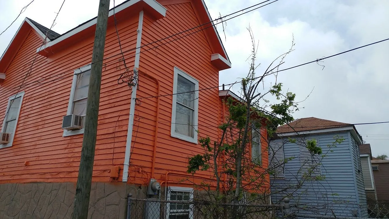 Island Living for Only $1,400! Spacious 3-Bedroom Home Near the Beach & Downtown Galveston — Photo 3