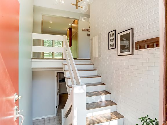 5th image of 325 Whitthorne Dr