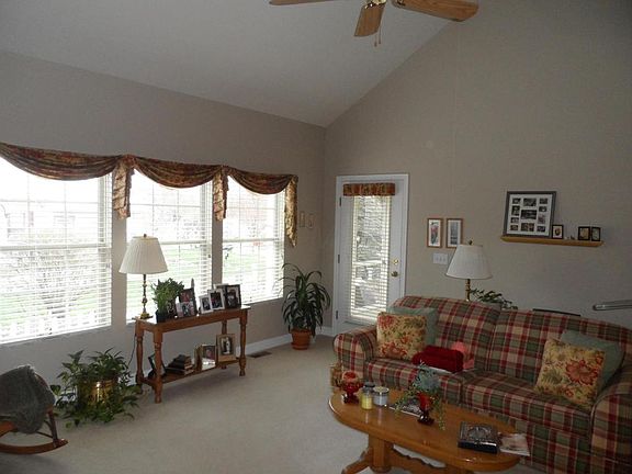 5th image of 329 Wyndham Park N