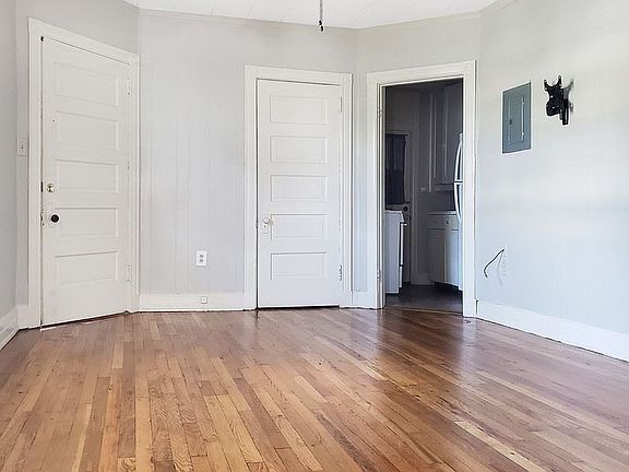 3rd image of 120 Lincoln St NE APT B1