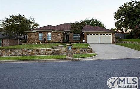 1st image of 903 Woodcreek Ct