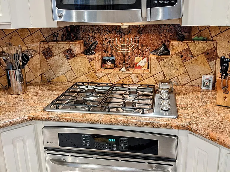 10114 Crescent Bluff Ln — Photo 8