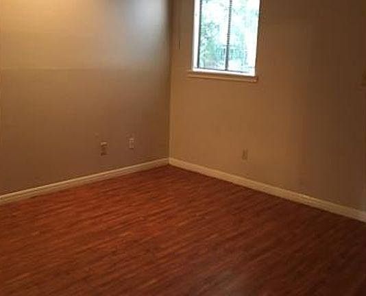 3rd image of 310 Pat Garrison St APT B2