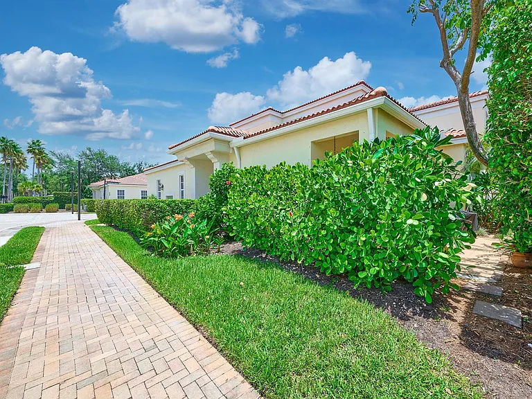 530 Commons Dr — Photo 6