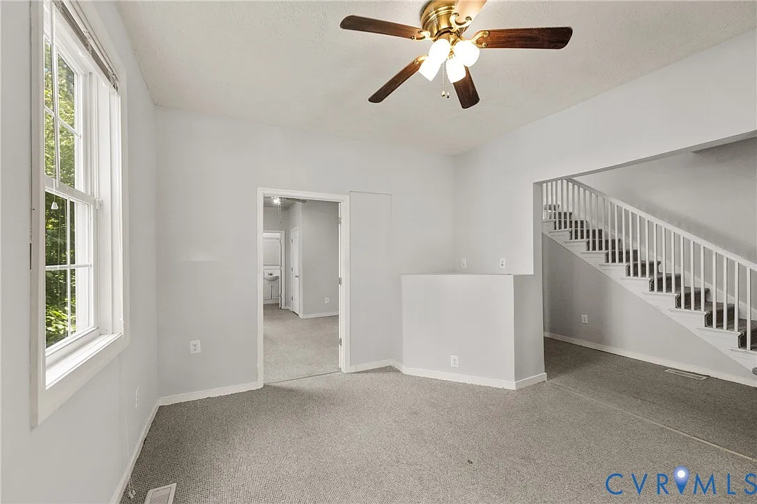 3 bed, 3.0 bath, 2015 sqft, $2,200 — Photo 3