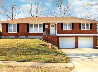 1200 SW Skyline Dr, Blue Springs, MO 64015