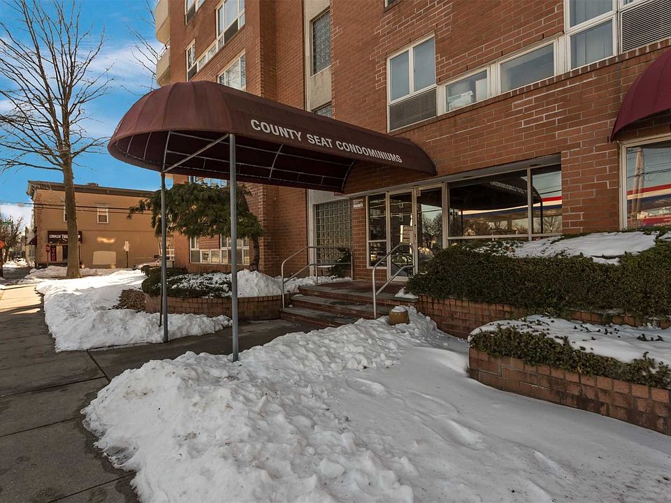 1st image of 205 Mineola Blvd