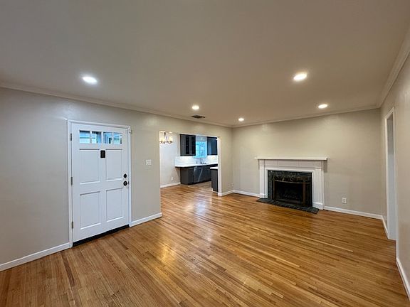 3rd image of 805 W Sacramento St