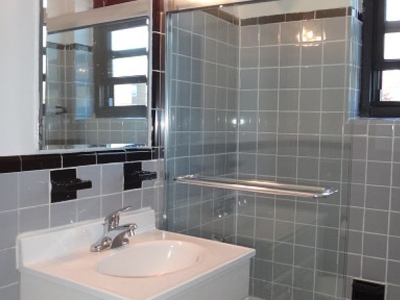 Harbor House- Standard Bathroom- Unit 5F